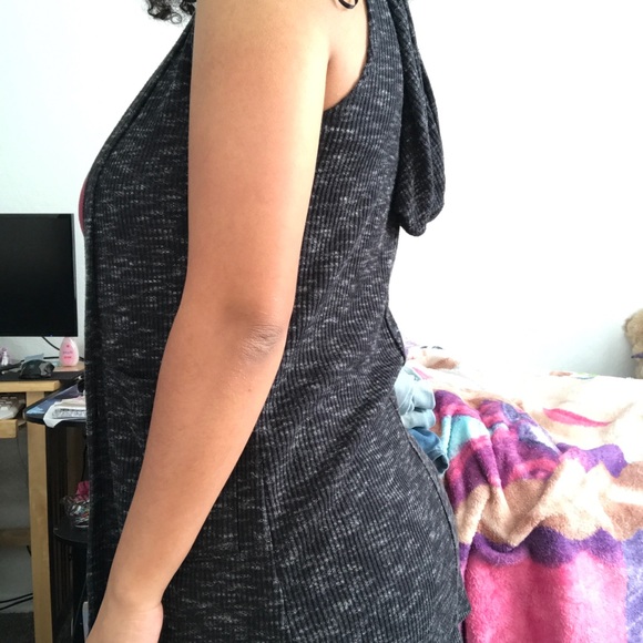 Sleeveless cardigan with hoodie - Picture 3 of 4